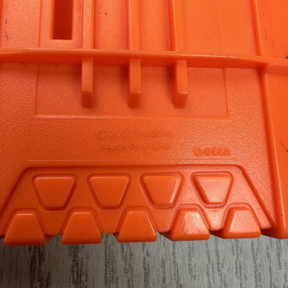 Hasbro Orange And Yellow Streamline Dart Clip Holds 6 Darts - Picture 5 of 7